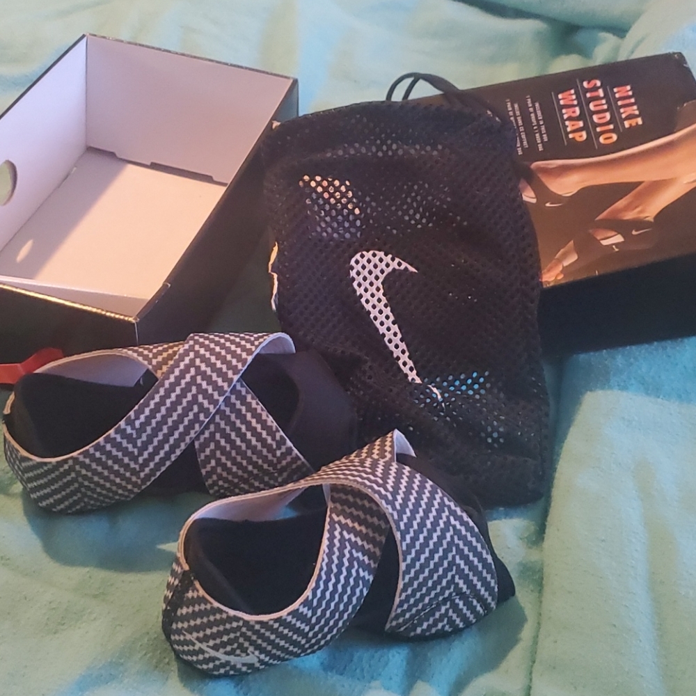 NIB Nike Studio Wrap 2 PRT yoga dance shoes
